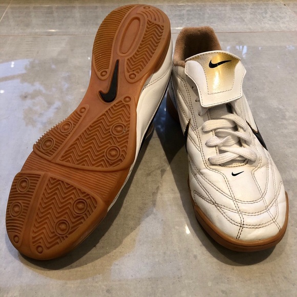 On hold Nike Sneakers - Picture 4 of 4